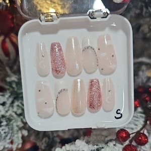 Elegant Pink Glitter Press-On Nails